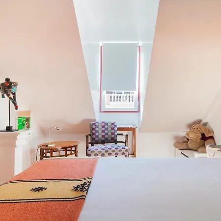 Plum Guide - Read All About It Apartman *