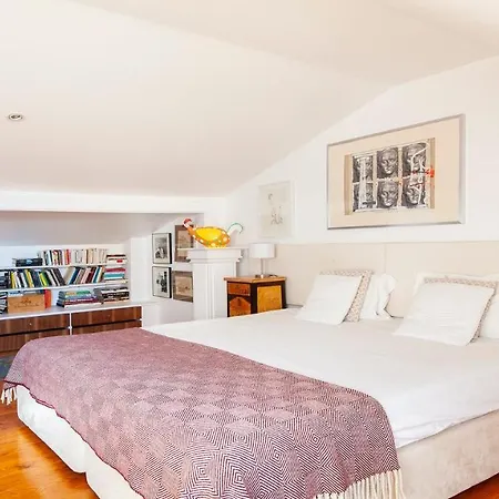 Plum Guide - Read All About It Apartman Lisboa