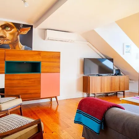 Plum Guide - Read All About It Apartment